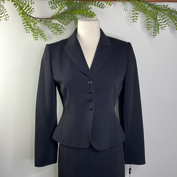 Tahari 2pc skirt suit set - 4P - Picture 2 of 11